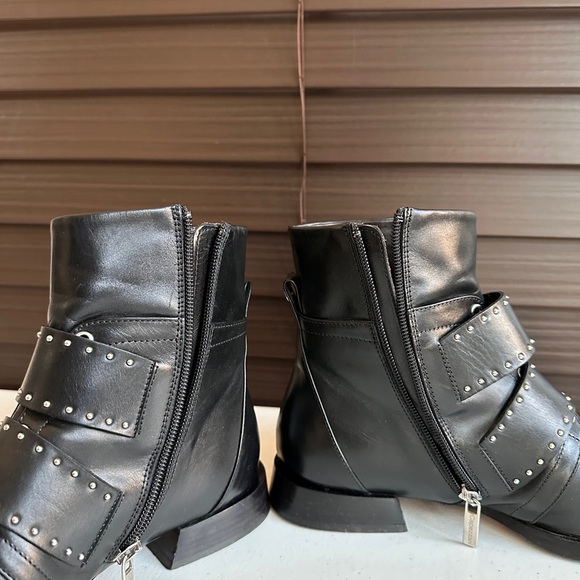 Capezzani Leather Pointed Toe Stud Ankle Boot Size 7.5 (38) - Picture 8 of 14